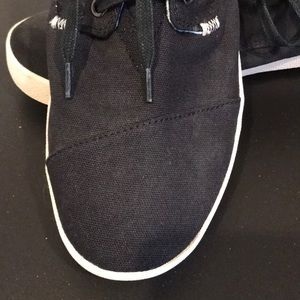 Men’s Tom’s shoes